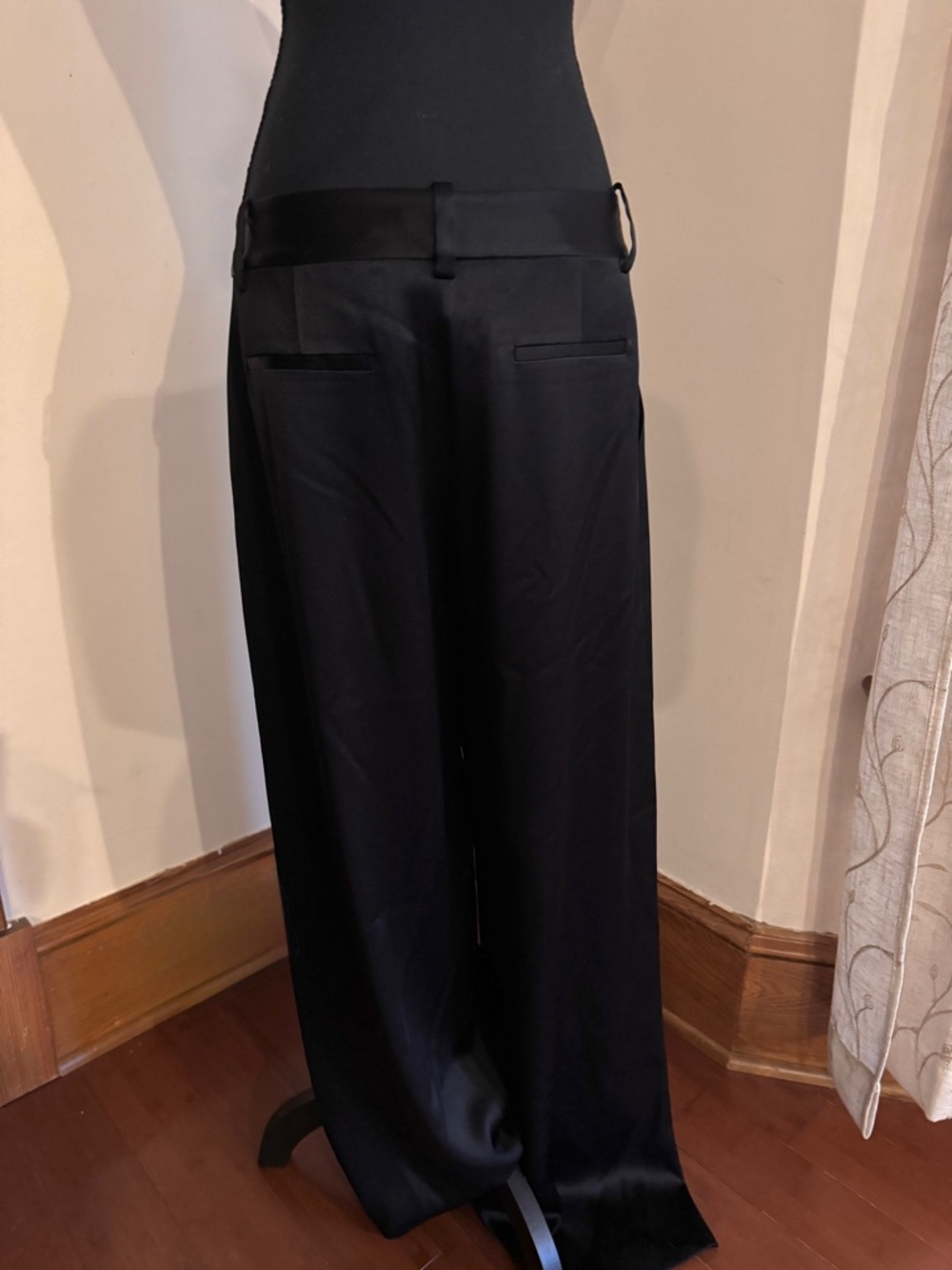 Alice + Olivia Black Satin Wide-Leg Trousers - Picture 4 of 5